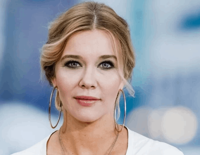 Janine Mikaelson Alter, Größe, Vermögen, Kinder, Partner, Eltern